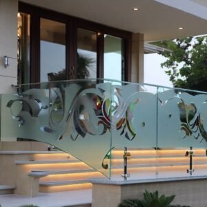 balkon kaca motif klasik