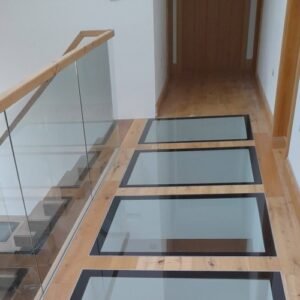 lantai kaca laminated minimalis