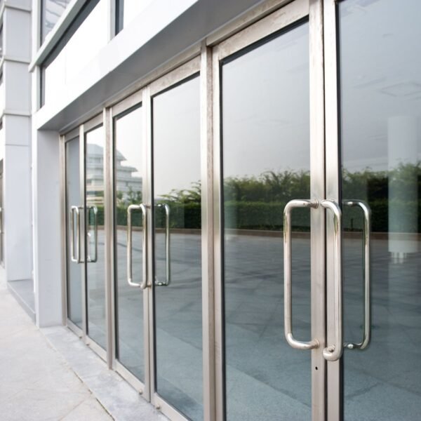 pintu kaca tempered gedung